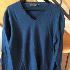 Like new men’s RW&Co v-neck sweater
